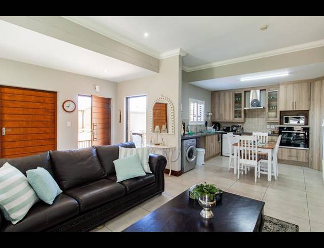2 BEDROOM TOWNHOUSE FOR SALE IN RETIRE AT MIDSTREAM
